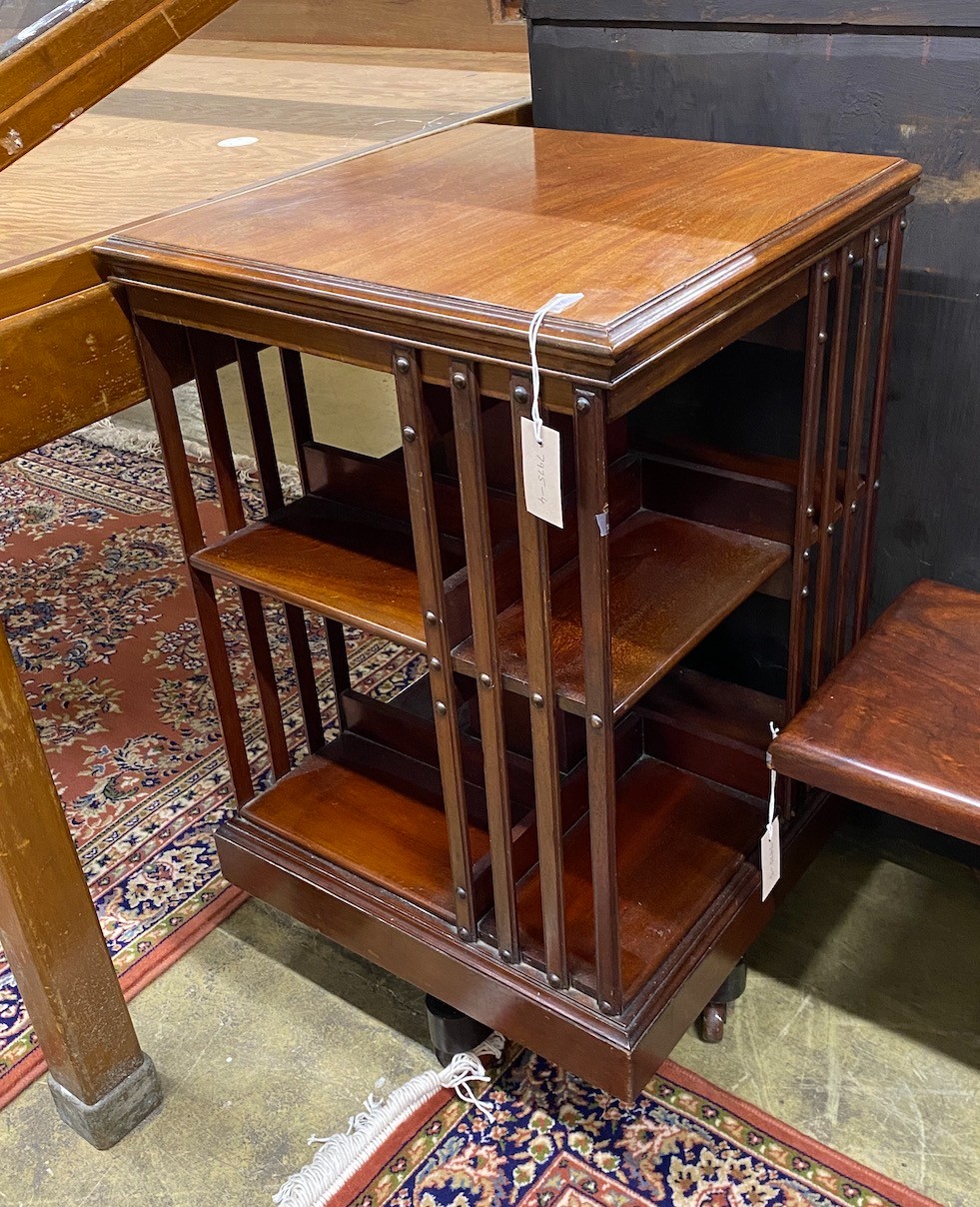 An Edwardian mahogany revolving bookcase, width 49cm, depth 49cm, height 87cm